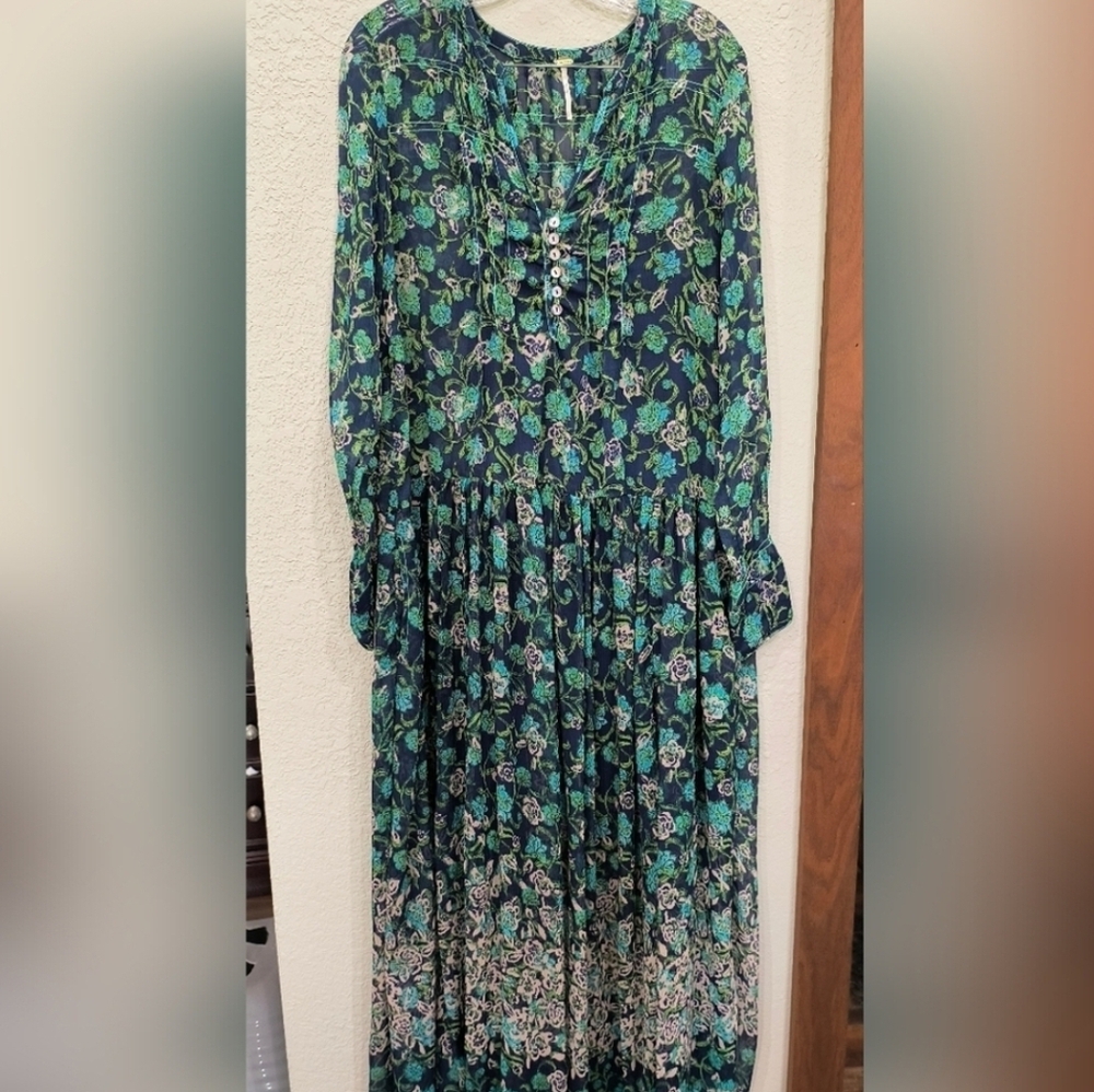 🥳 FINAL OFFER 🥳Free People Green Floral Maxi Dress